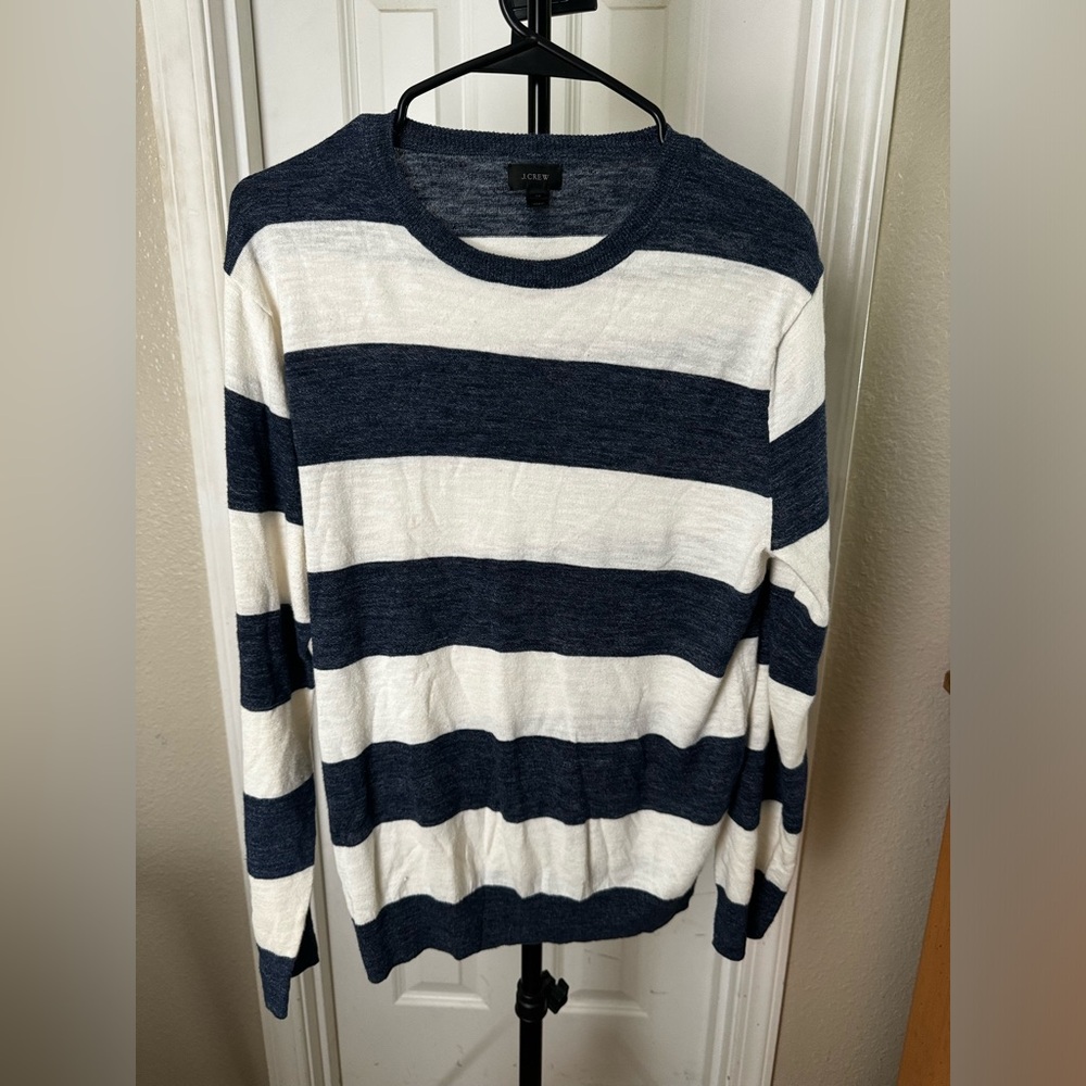 Men’s J Crew light weight long sleeve sweater.
